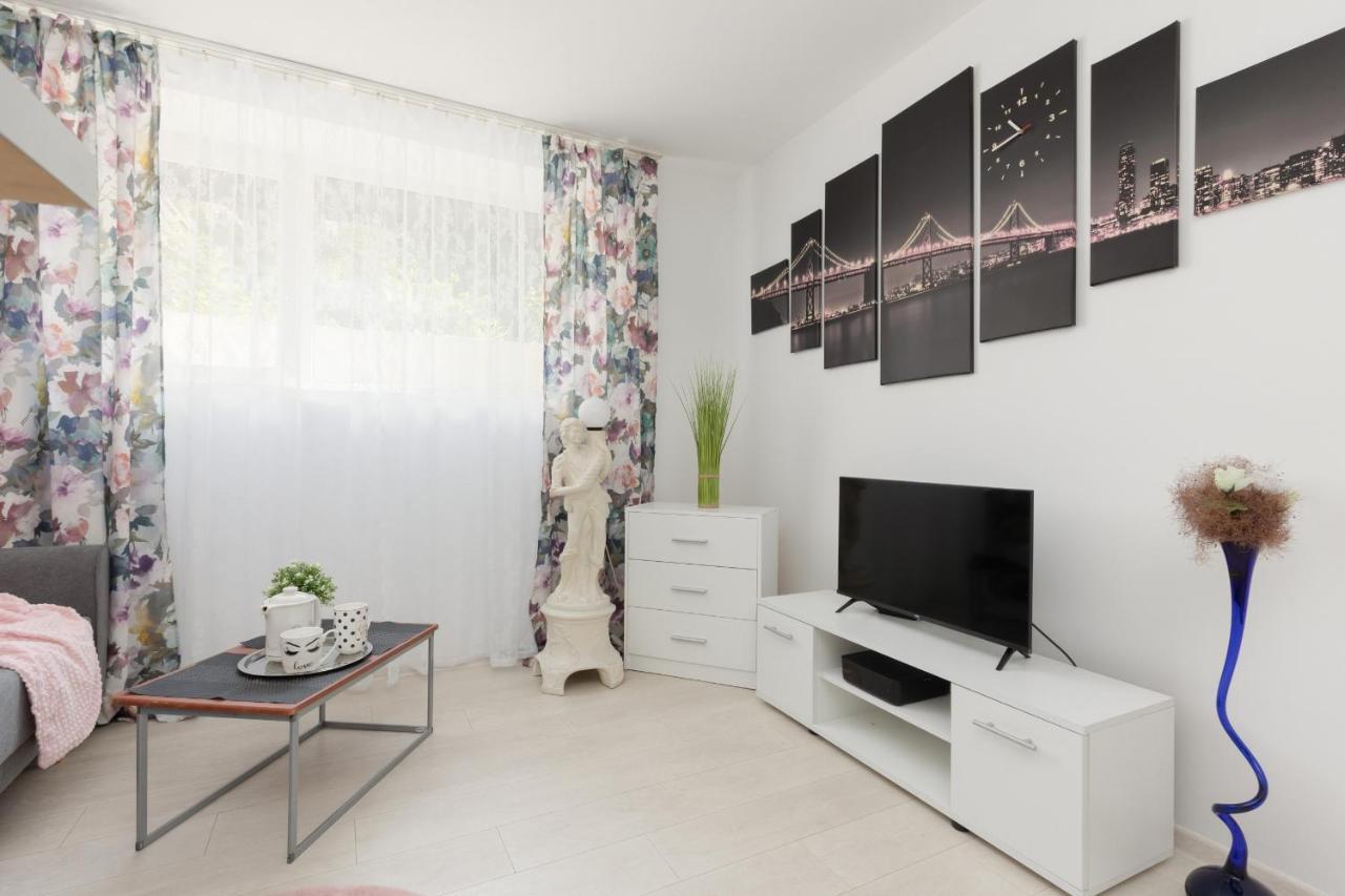 Affordable Underground Studio Near Pge Narodowy By Noclegi Renters Varsovie Extérieur photo