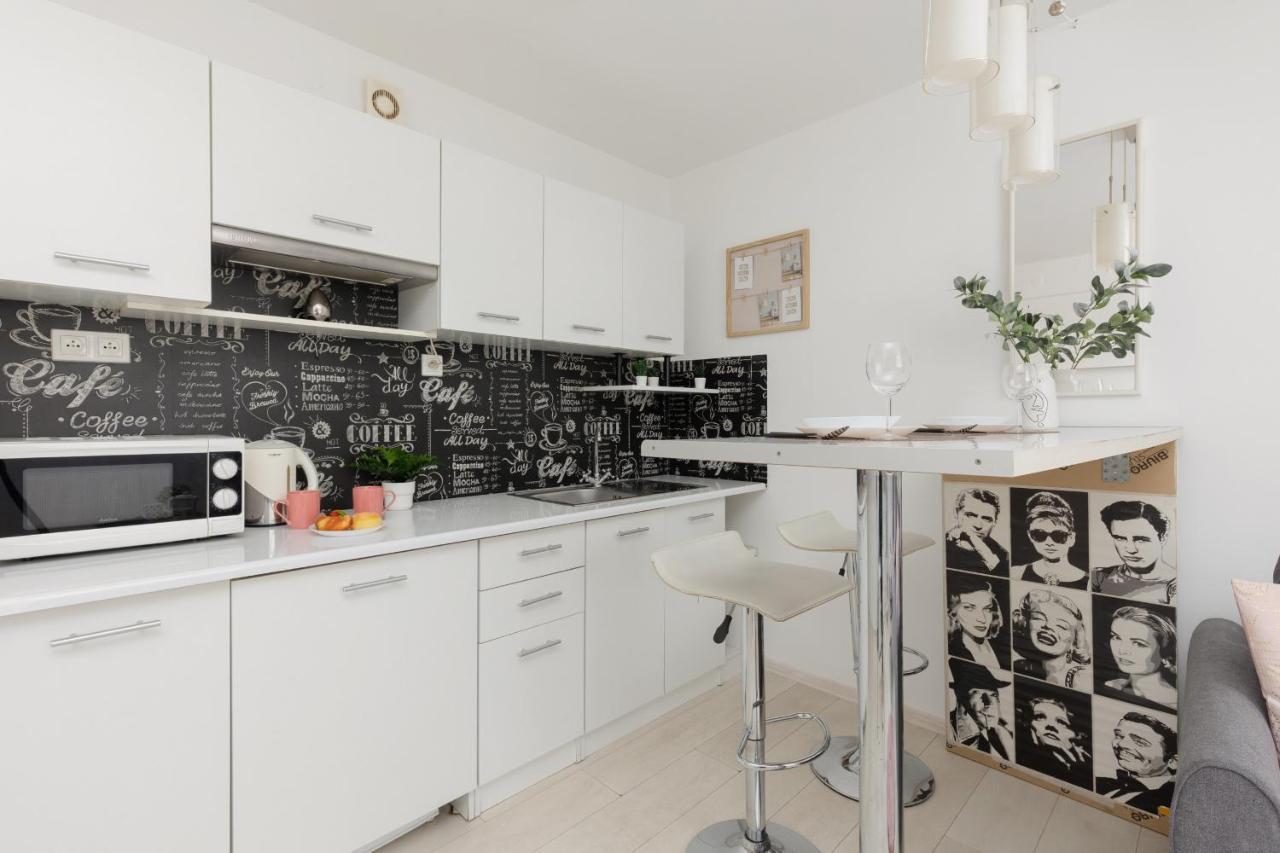 Affordable Underground Studio Near Pge Narodowy By Noclegi Renters Varsovie Extérieur photo